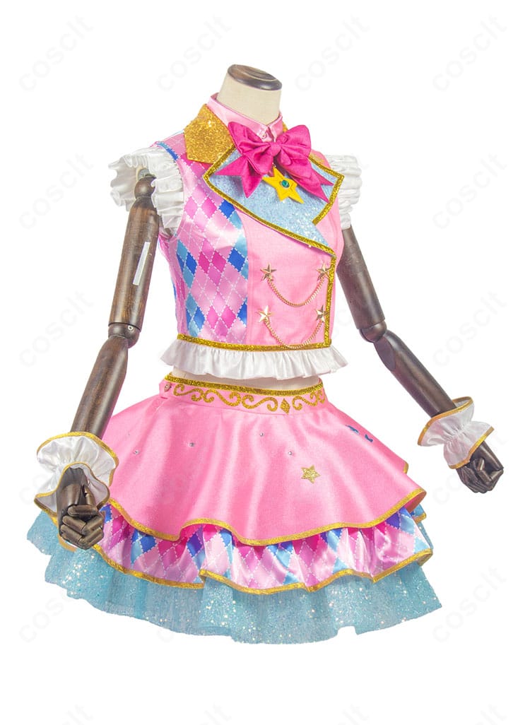 虹野ゆめ ピンクスターコーデ衣装の右側面。袖口やコートのライン、サイドシルエットの確認画像。