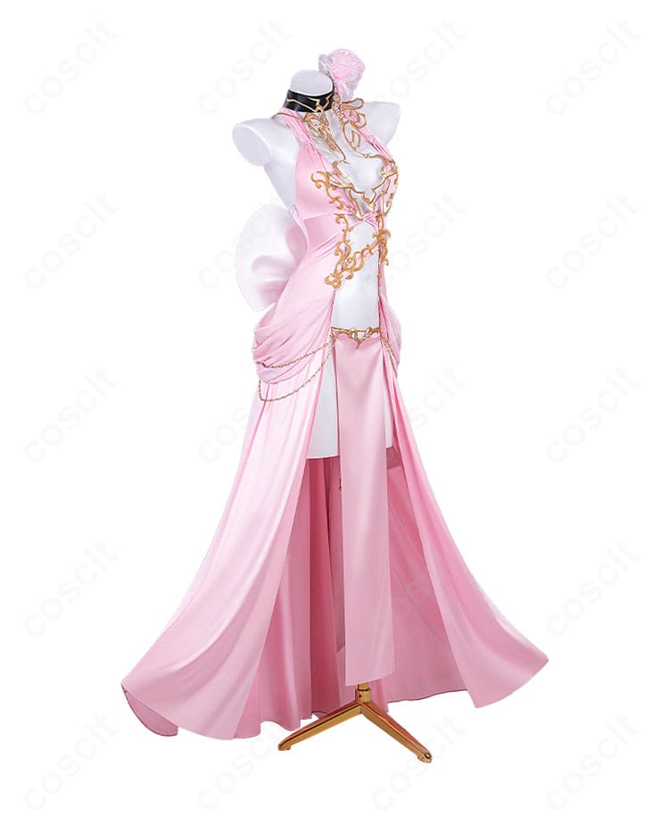 C.C.ピンクドレスの側面シルエット。ウエストから広がるラインと腰部装飾の立体感を強調。