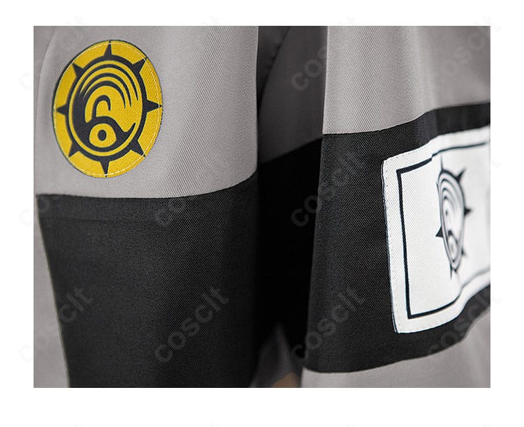 リヨウ衣装の装飾ディテール。生地の質感とパーツ配置、縫製のステッチがわかるクローズアップ。