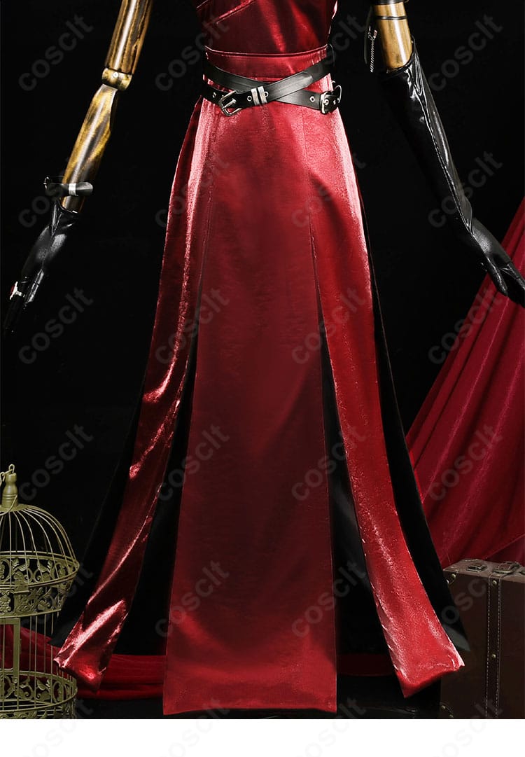 ドレス背面の切替と縫製ディテール。シームラインとシルエット形成が確認できる画像。