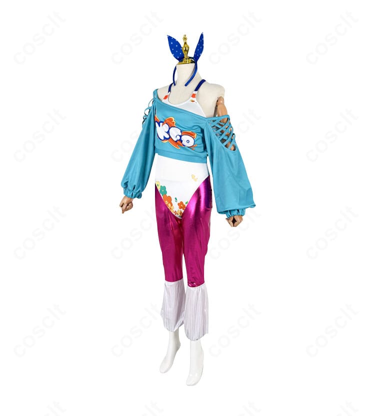 小鳥遊キアラ新衣装コスプレの左側面。ウエストからヒップへのカーブとフィット感、袖と装飾のバランスをチェック。