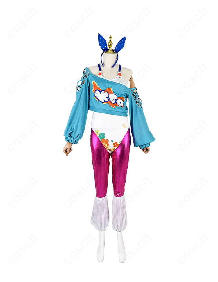 小鳥遊キアラ新衣装コスプレの正面全体。トップスとジャンプスーツの切替、装飾の配置まで丁寧に表現。