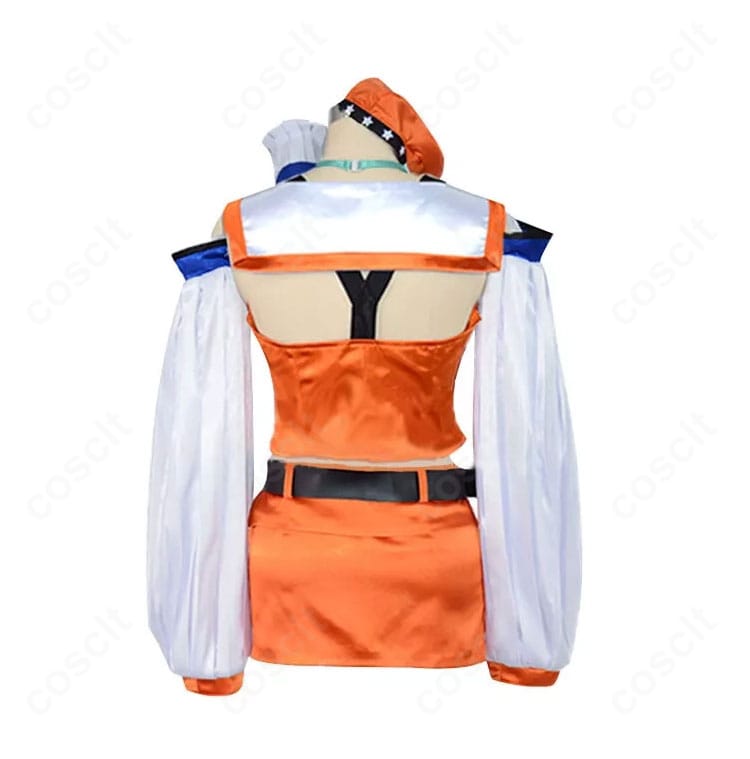 ホロライブ 小鳥遊キアラ 初期衣装コスプレの背面全体写真。後ろ姿のシルエットとベルト位置、スカートの広がりを確認可能。