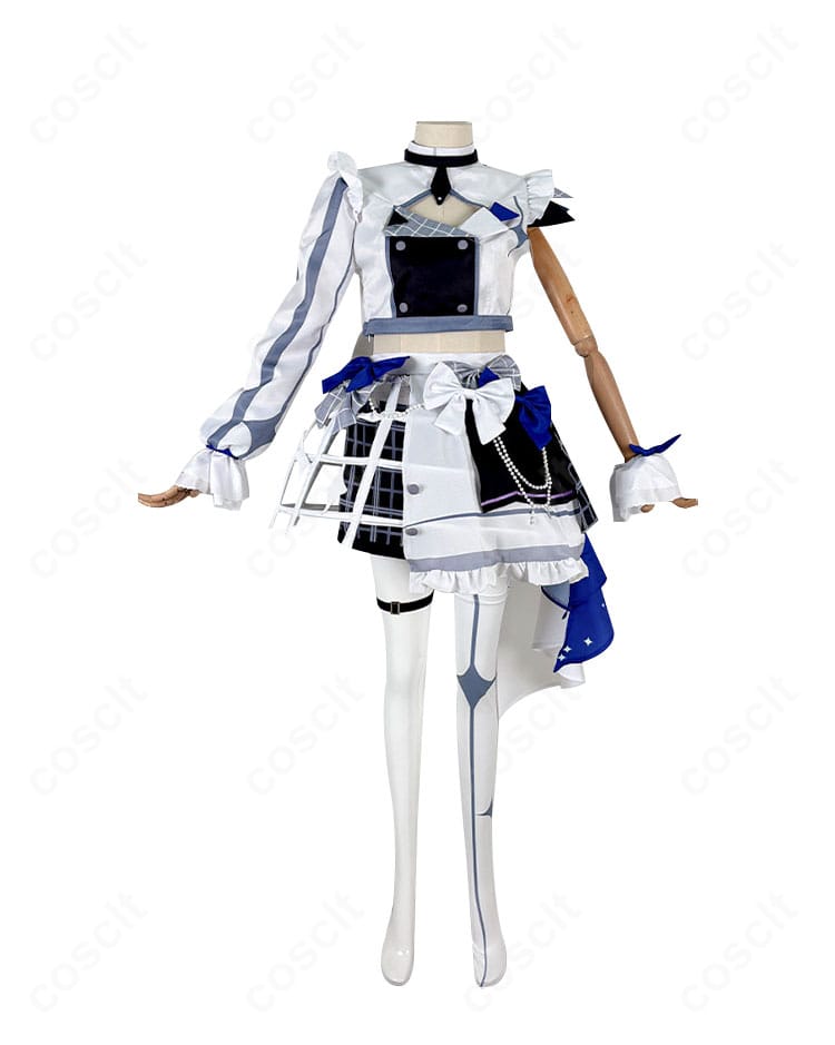 オーロ・クロニー ブライト衣装コスプレの正面全身。トップスとスカートのライン、首飾りの配置まで忠実に表現。