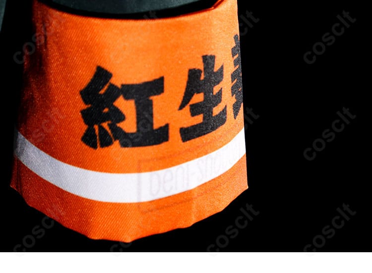 海老塚智 衣装の特徴的な腕章のアップ。色味と縁取り、装着位置を明瞭に示す画像。