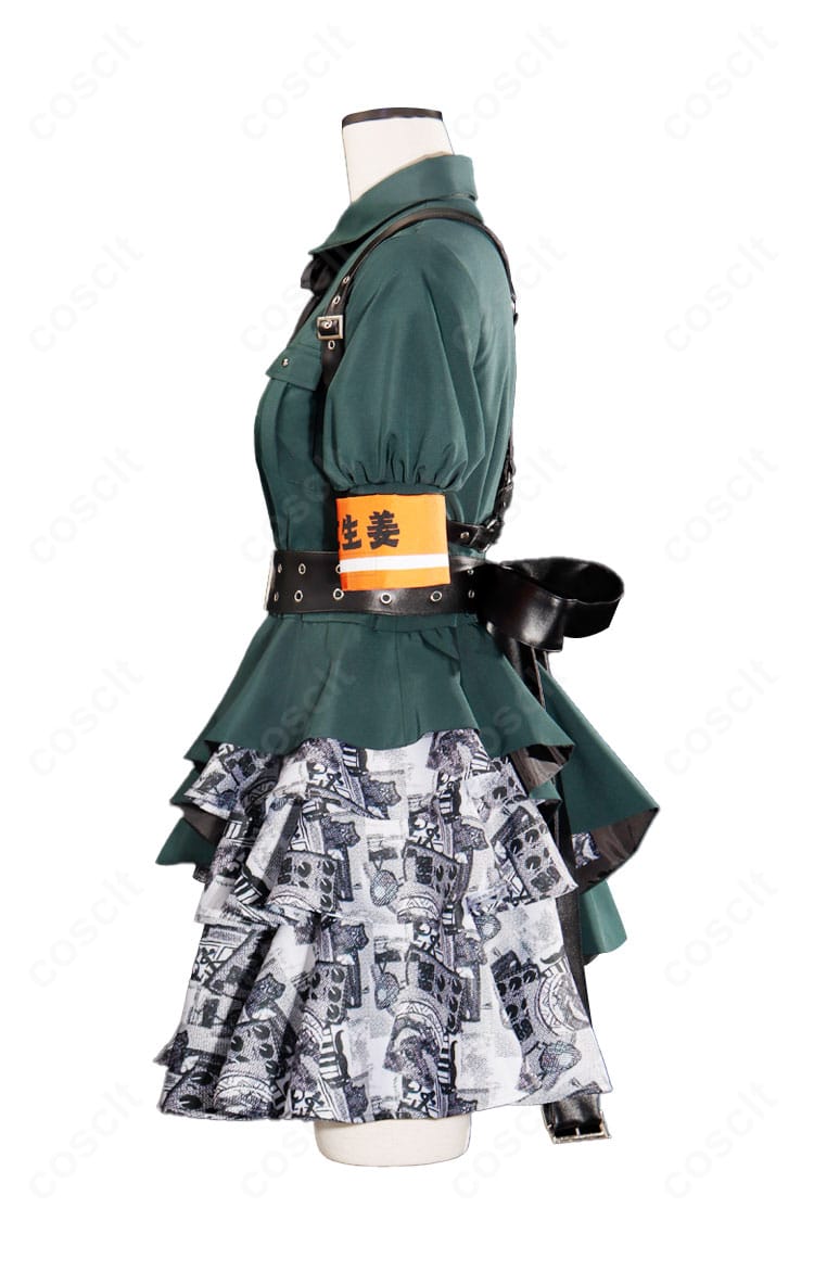 海老塚智 衣装のリボンとベルトのディテール。結び目の形と金具の質感を近距離で表現。