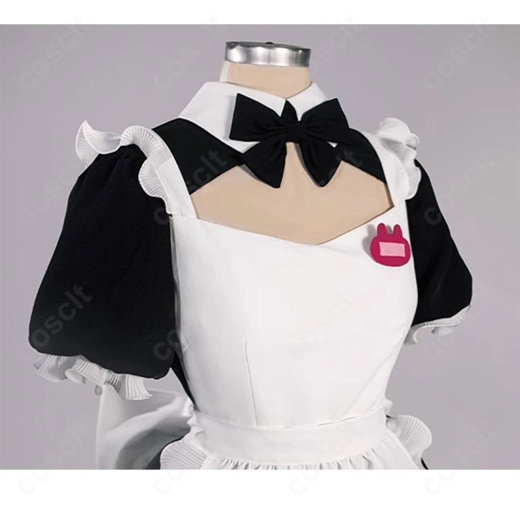 背面の大きな蝶結びリボン装飾ディテール。初音ミク ラビットホール メイド服の背中のポイントが見える近接。