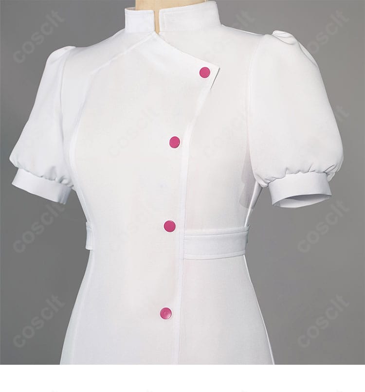 初音ミク ナースワンピース前面のディテール。襟元の配色、胸元装飾、刺繍の精緻さを捉えたアップ画像。