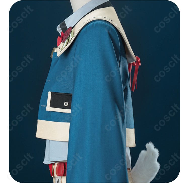 肩周りの装飾詳細。肩章とライン取りで制服感を強調した意匠のクローズアップ。