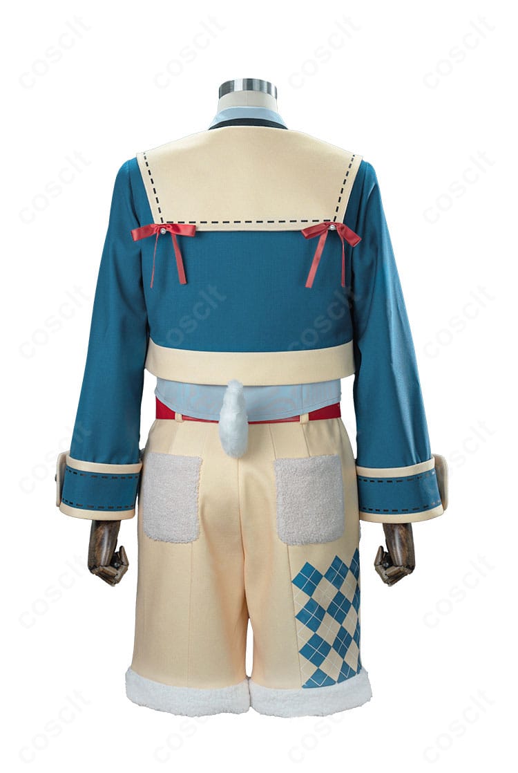 背面全体。背中の装飾配置やコートのフィット感、ベントの落ち方を確認できる画像。