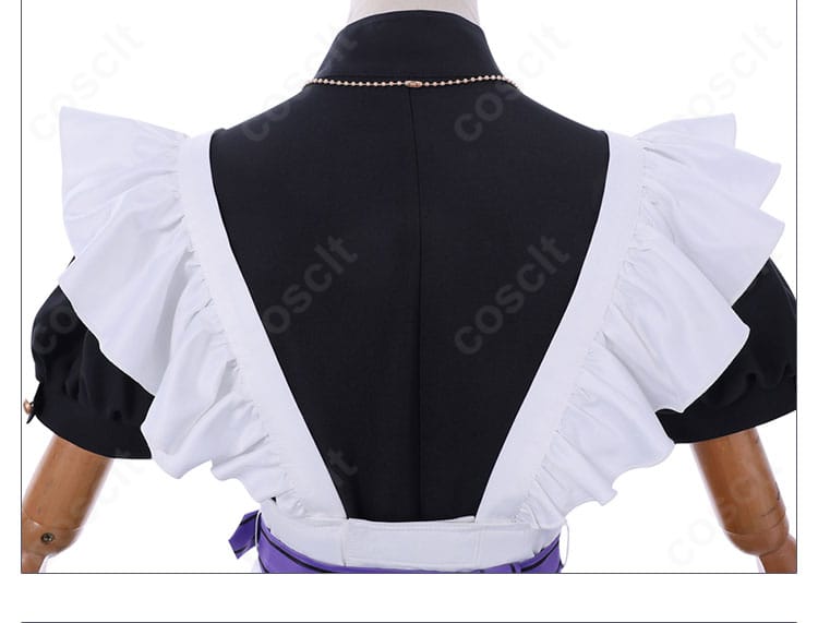 背面ディテールの近接。エプロンとワンピースのシルエットが美しい