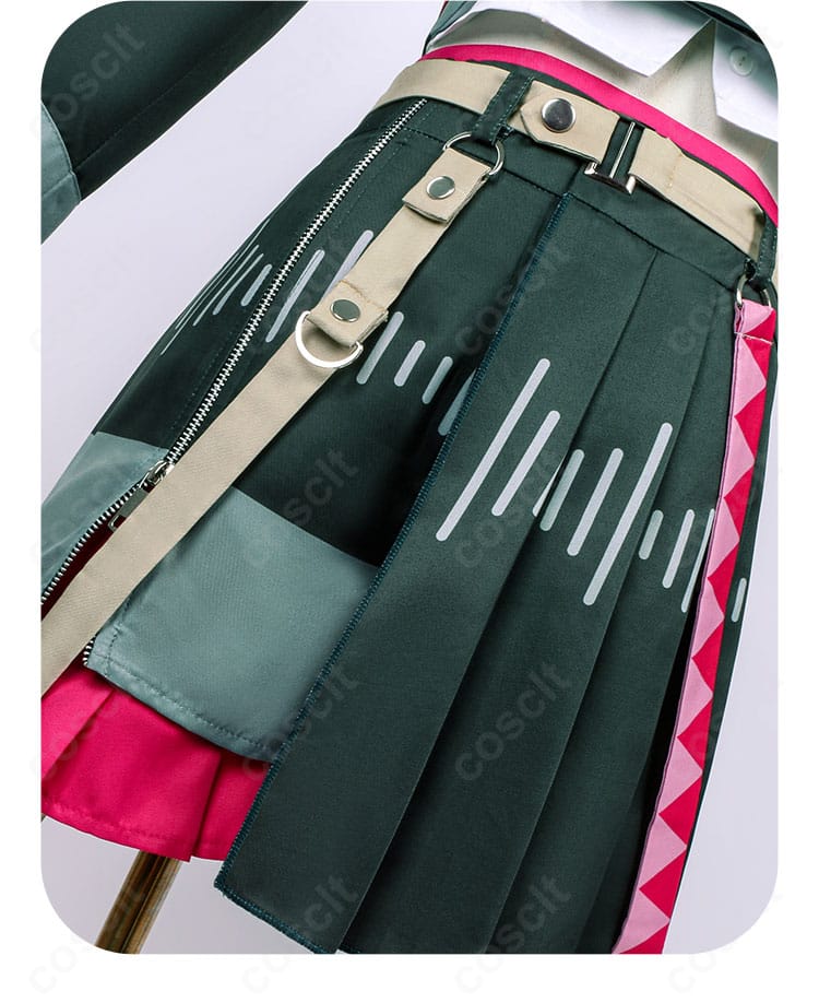 スカート装飾の接写。プリーツの表情と装飾パーツの配置、撮影映えする質感を表現。