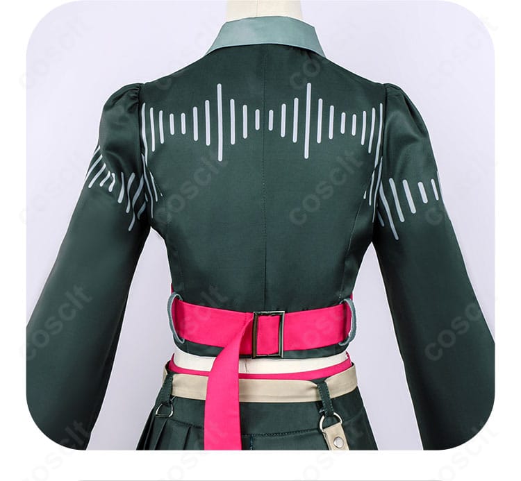 腰帯の装飾ディテール。ウエスト位置のアクセントと立体感を示す。