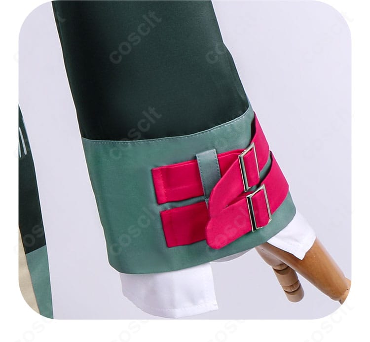 袖口のアップ。カフの形状、ボタン・縁取りの意匠とステッチワークを確認。