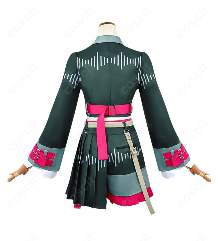 背面全体画像。背中の切り替え、ベルトの取り回し、スカートの落ち感を確認できる。