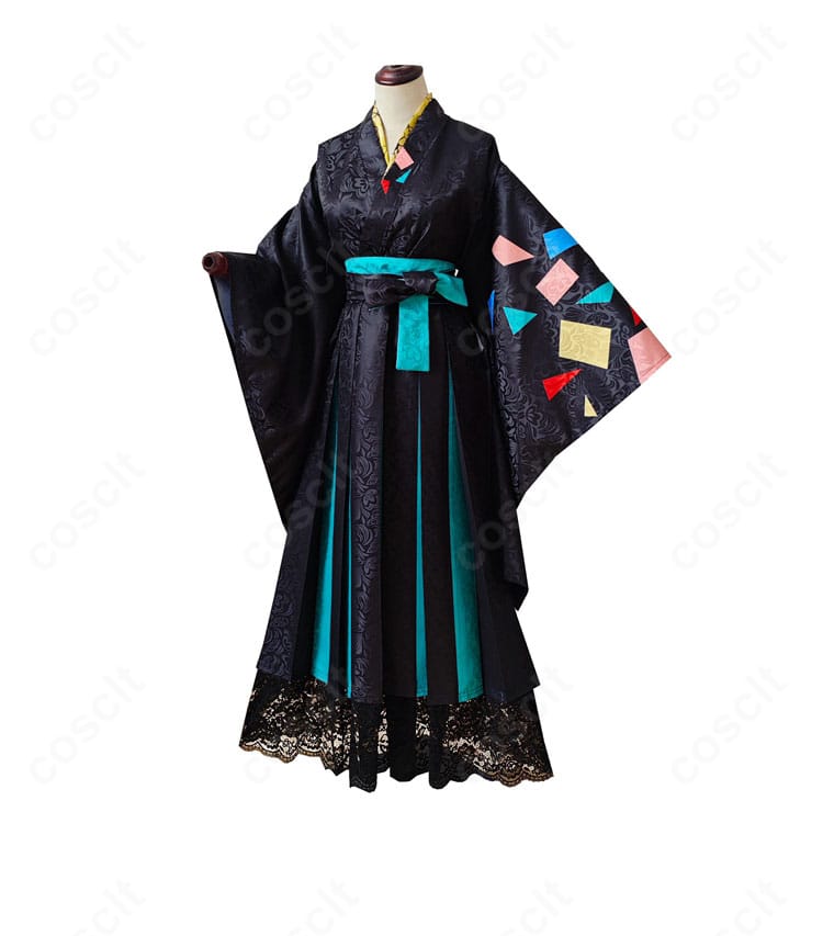 初音ミク 和風袴コスプレのトップス細部。襟元と花柄刺繍の繊細な縫製と質感を強調。