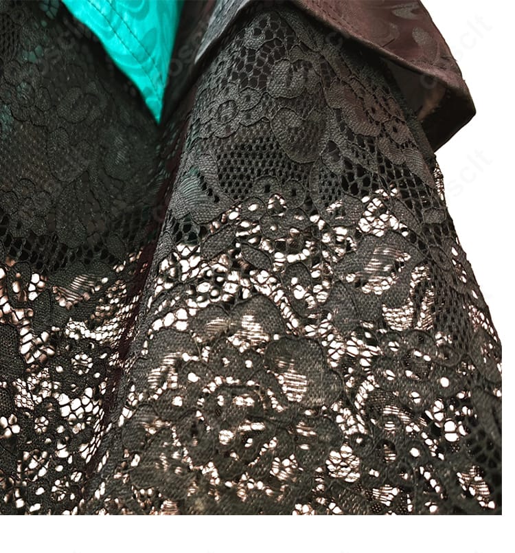 初音ミク 袴コスプレの花柄刺繍クローズアップ。美しい配色と緻密なステッチが映える。