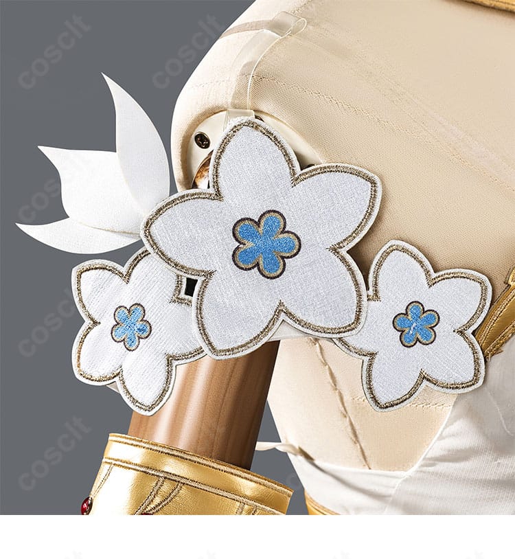 トリスビアス コスプレ衣装の肩飾りパーツと金属調アクセントの精緻な造形