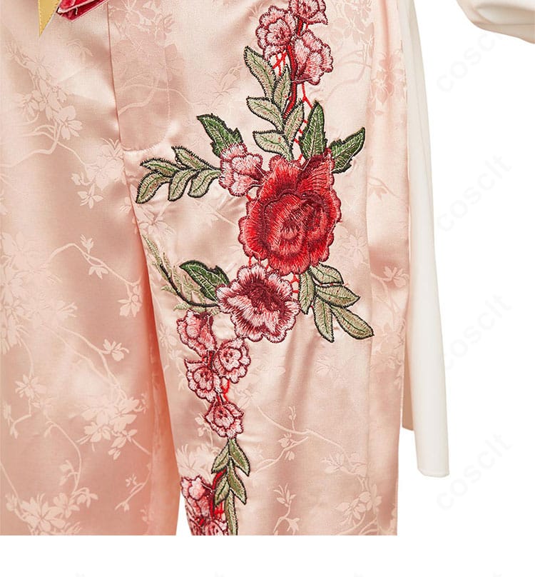 三途春千夜 スーツver. ズボンのディテール。まっすぐ落ちるラインで脚長効果のあるスラックス。