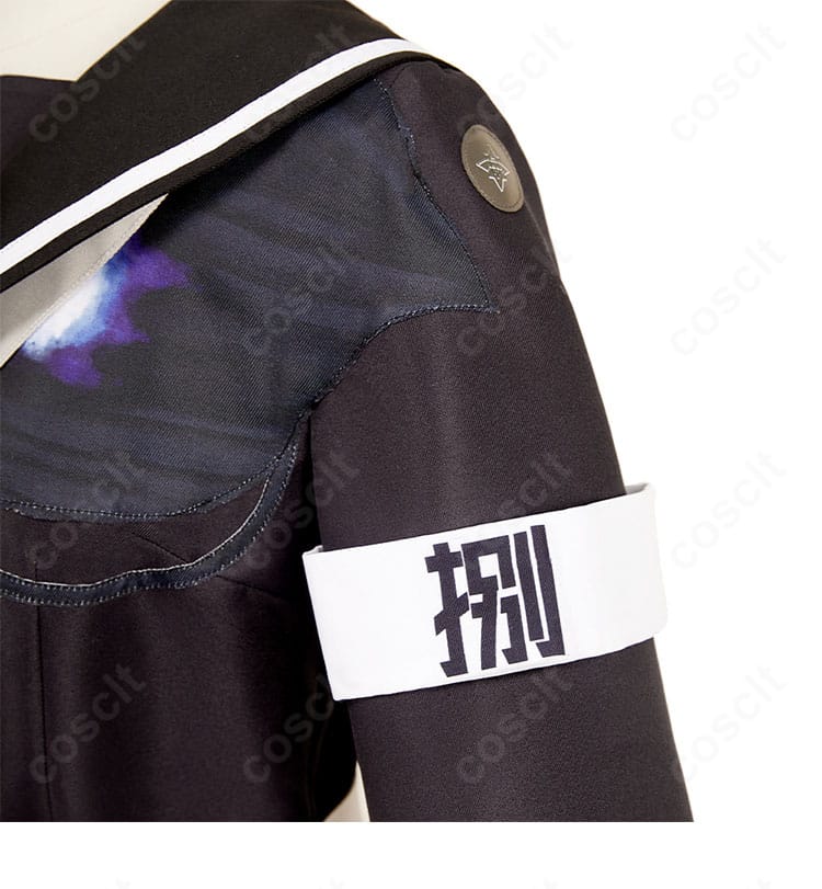 腕部分のディテール。カフスとライン装飾の忠実なデザイン