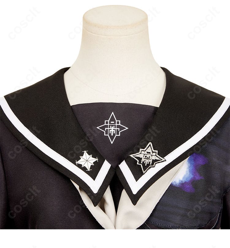 襟元のアップ。刺繍ディテールとカラーバランスが分かる