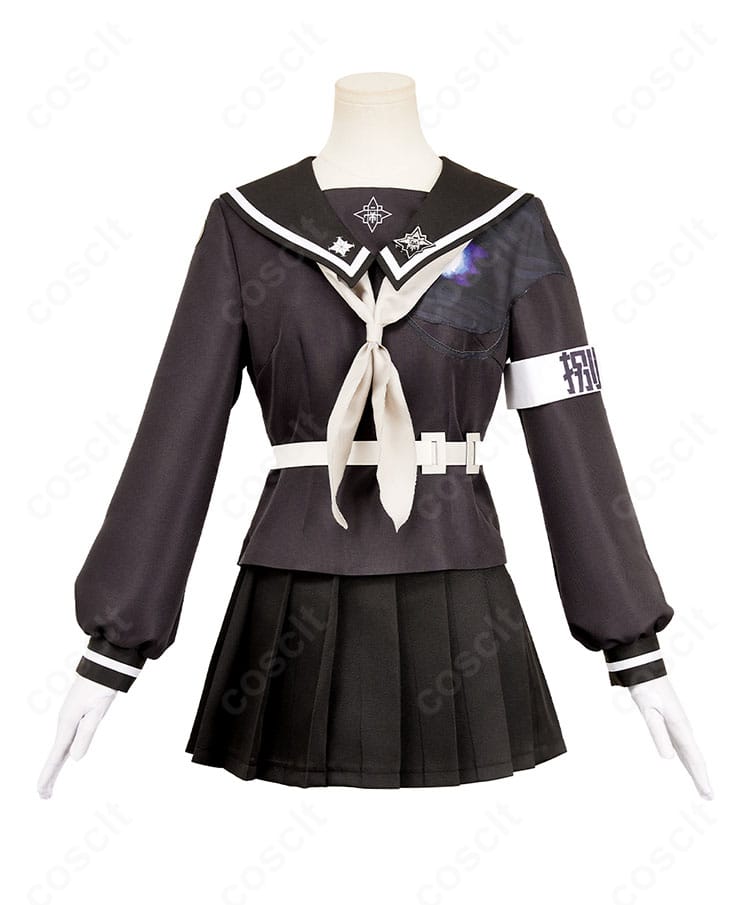 九十九過子 コスプレ衣装の正面ディテール。光沢サテンの質感が映える