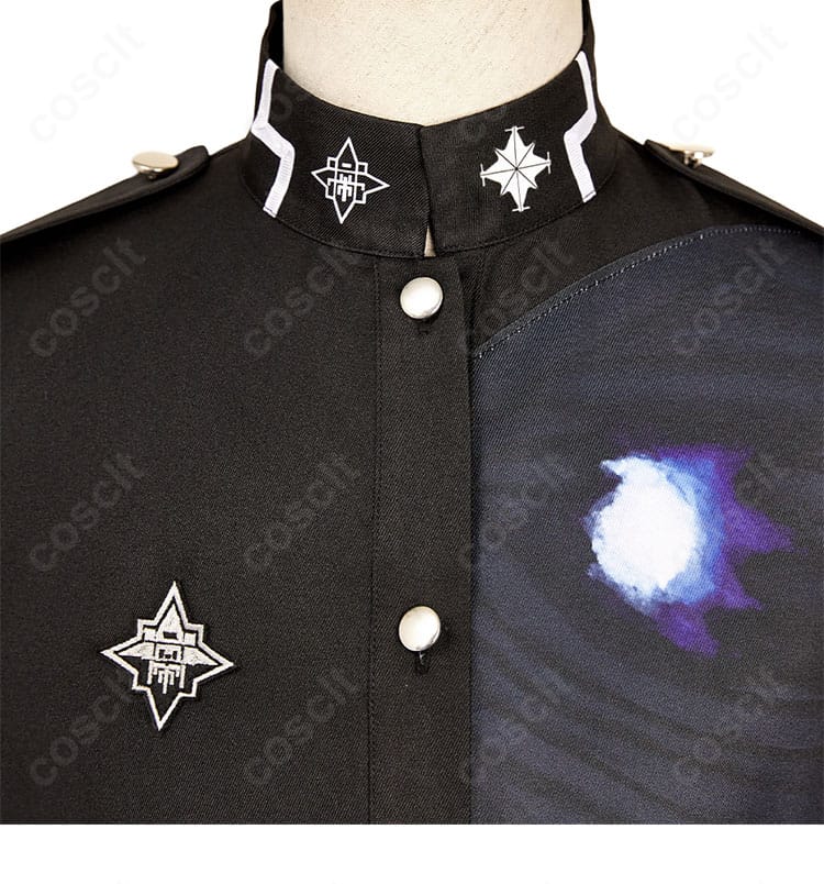 襟元のアップ。刺繍やステッチ、飾りの配置が分かる高精細ディテール。