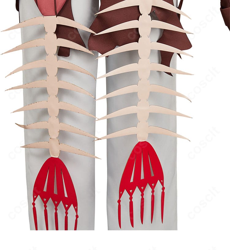 コスプレ衣装の背面装飾ディテール。背中心の縫い合わせとヨークのラインが分かる。