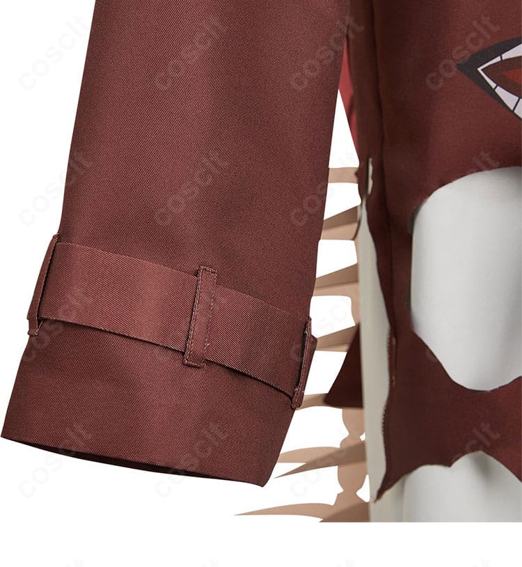 袖口装飾の近接画像。カフの幅、縫製ピッチ、エッジの仕上げが確認できる。