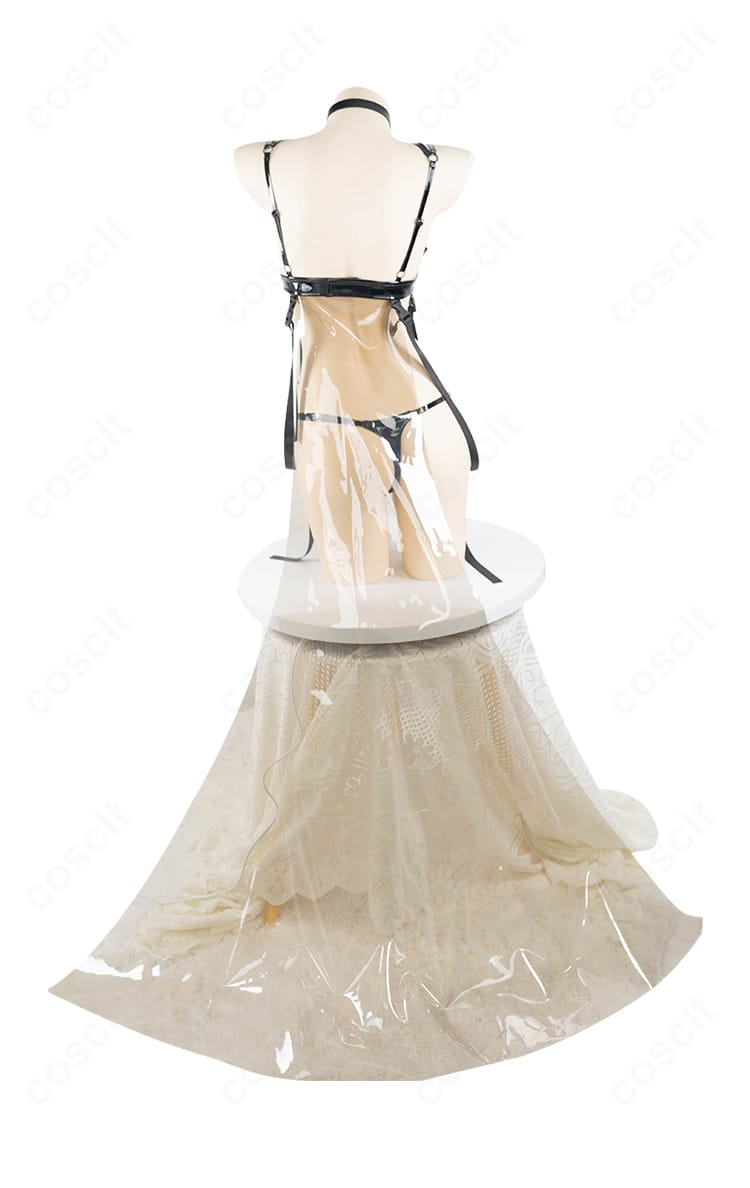 ミハラ コスプレ衣装の背面デザイン。背面開閉部とチェーン配置、後ろ姿のシルエットが分かる写真