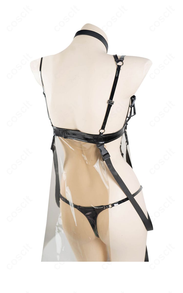 ボンディングチェーン衣装の背面装飾アップ。背面チェーンの流れと生地の質感を捉えた画像