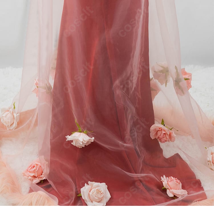 スカート装飾のクローズアップ。刺繍と装飾パーツで中世風×和風の雰囲気を表現。