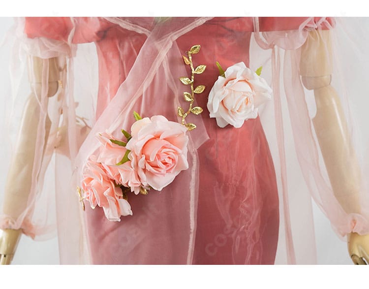 腰部の花飾りディテール。立体的な装飾と刺繍で上品かつゴージャスな印象を演出。