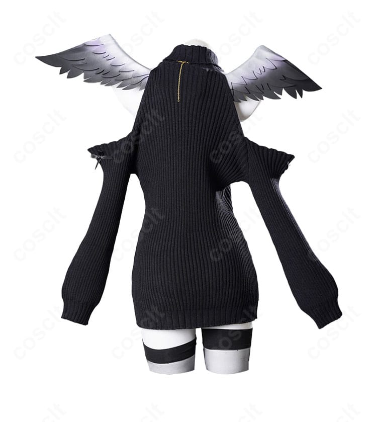 ホロライブ 天音かなた 姉妹イメージ天使風コスプレの背面。大きな翼と背飾りのレイヤー構成が見える