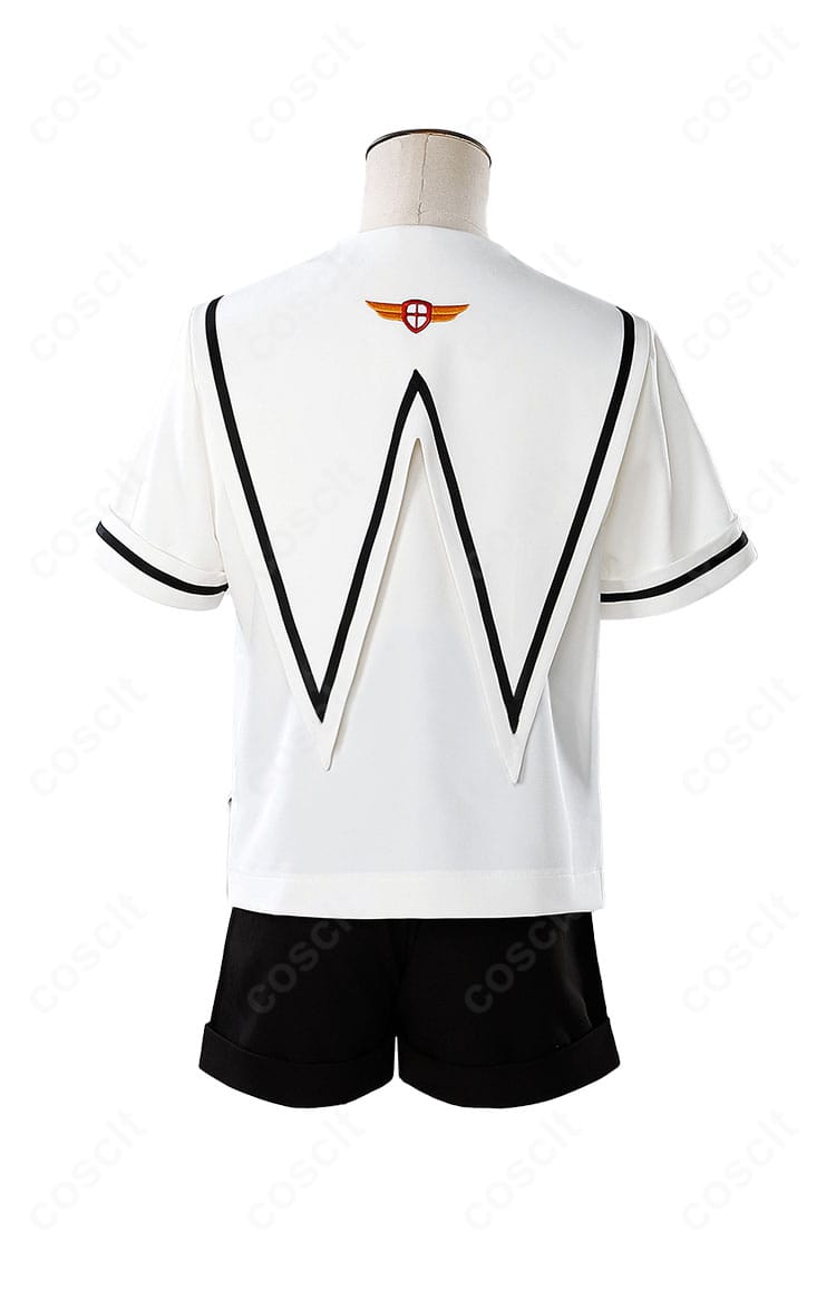 李小狼 夏服コスプレの背面。襟元から背中、裾ラインまでのディテールとクリーンなバックシルエット。