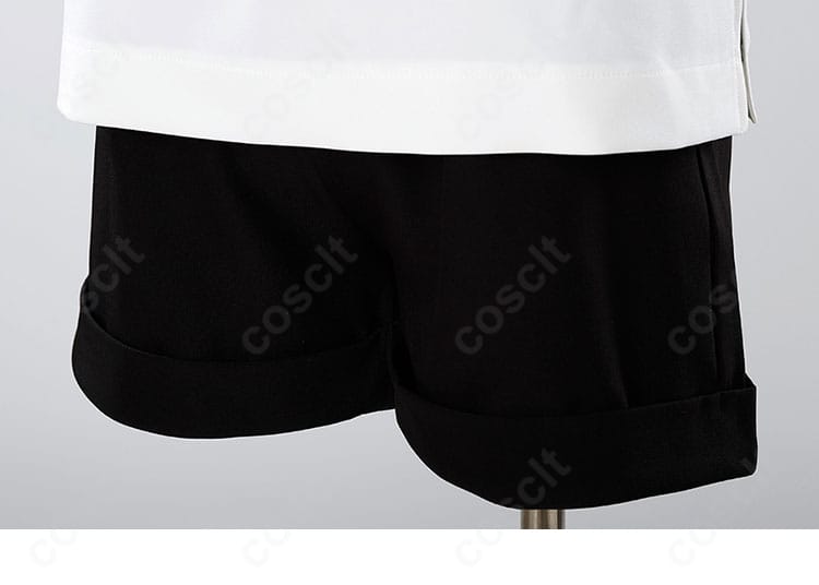 李小狼 コスのショートパンツ装飾ディテール。ステッチの美しさとシルエット維持の設計が見える近接画像。