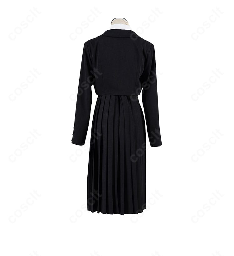 背面からの白矢環（シロ）コスプレ衣装。コートの後ろ姿とシルエット、ベルト位置を確認できるバックビュー。