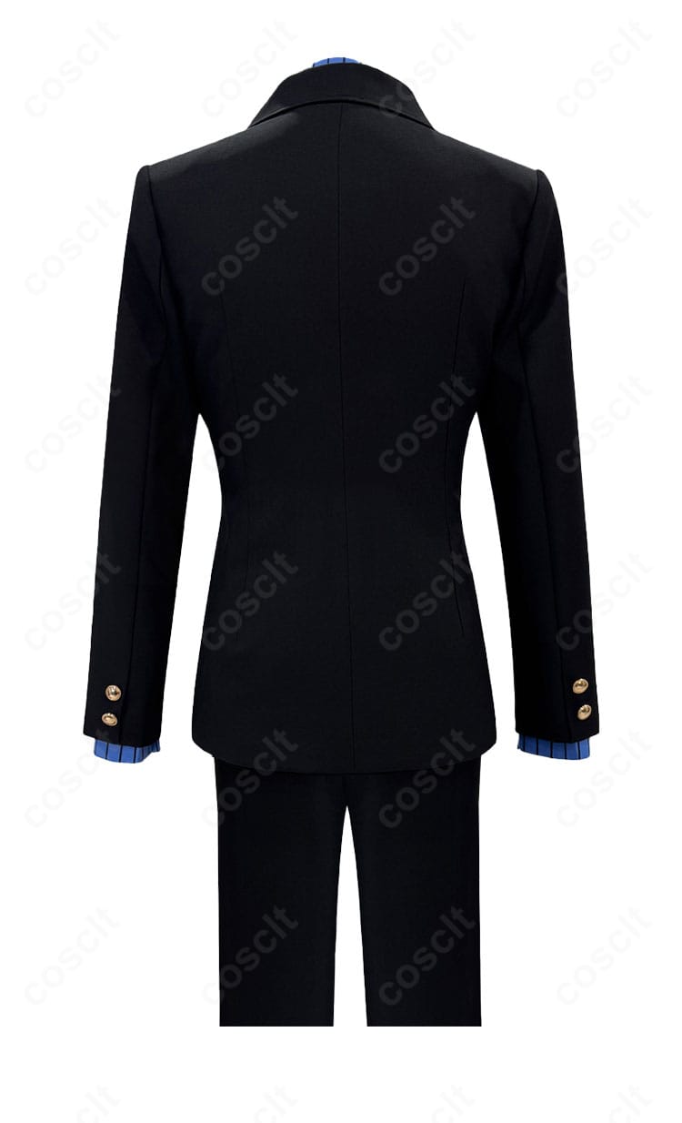 サンジ コスプレ衣装の背面写真。背中心のラインと裾さばきがわかる構図