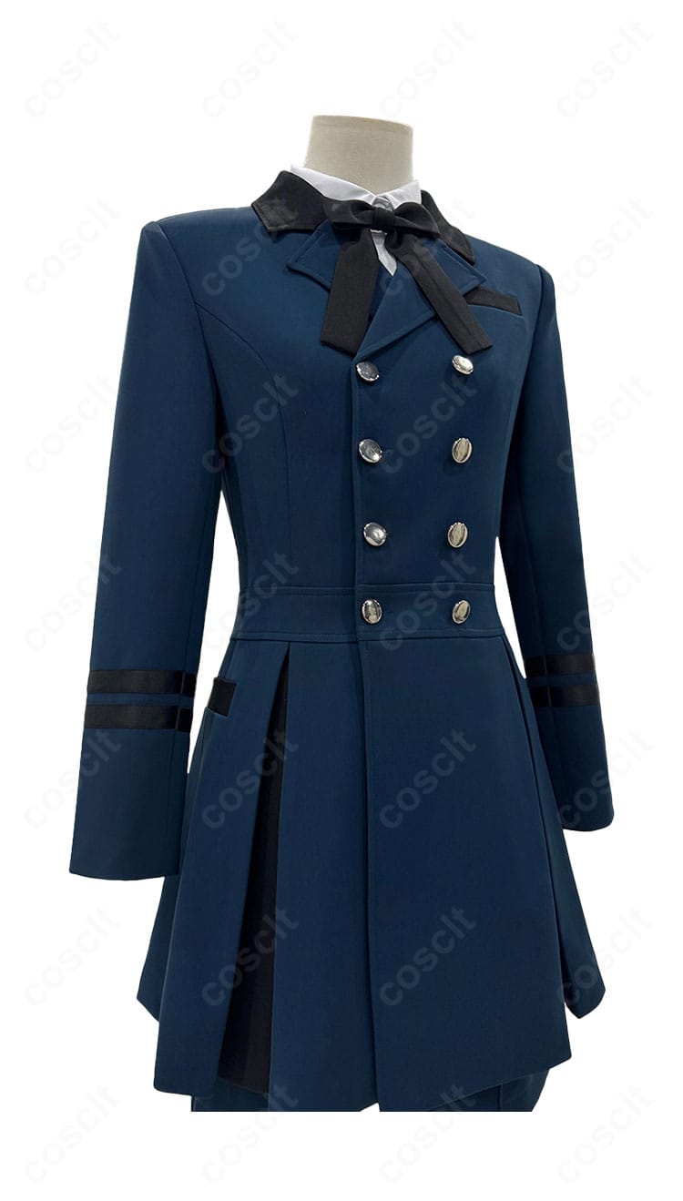 黒執事II シエル・ファントムハイヴ コスプレ衣装の右側面。コートのラインと裾の落ち感を確認できる画像