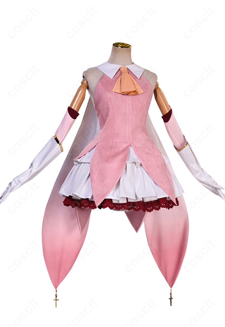 プリズマ☆イリヤ イリヤスフィール コスプレ衣装の正面全身。ワンピースとショートスカートのレイヤーが可愛いシルエットを演出。