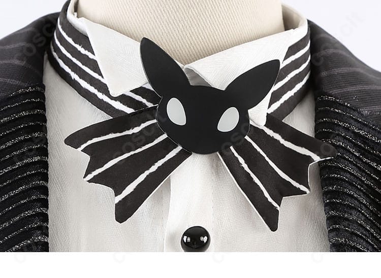 襟元のリボン装飾ディテール。精巧な仕上がりで全体の雰囲気を引き締めるアクセントを表現。