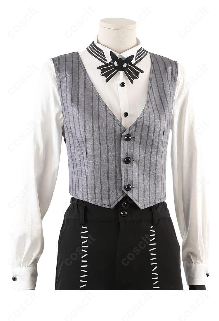 インナーシャツの正面ディテール。襟元の形状や前立ての仕立て、肌当たりに配慮した作りが分かる近接ショット。