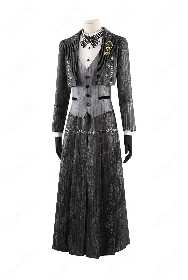 左側面のディテールを写したヴィル・シェーンハイト コスプレ。袖口や装飾の重なりが見える。