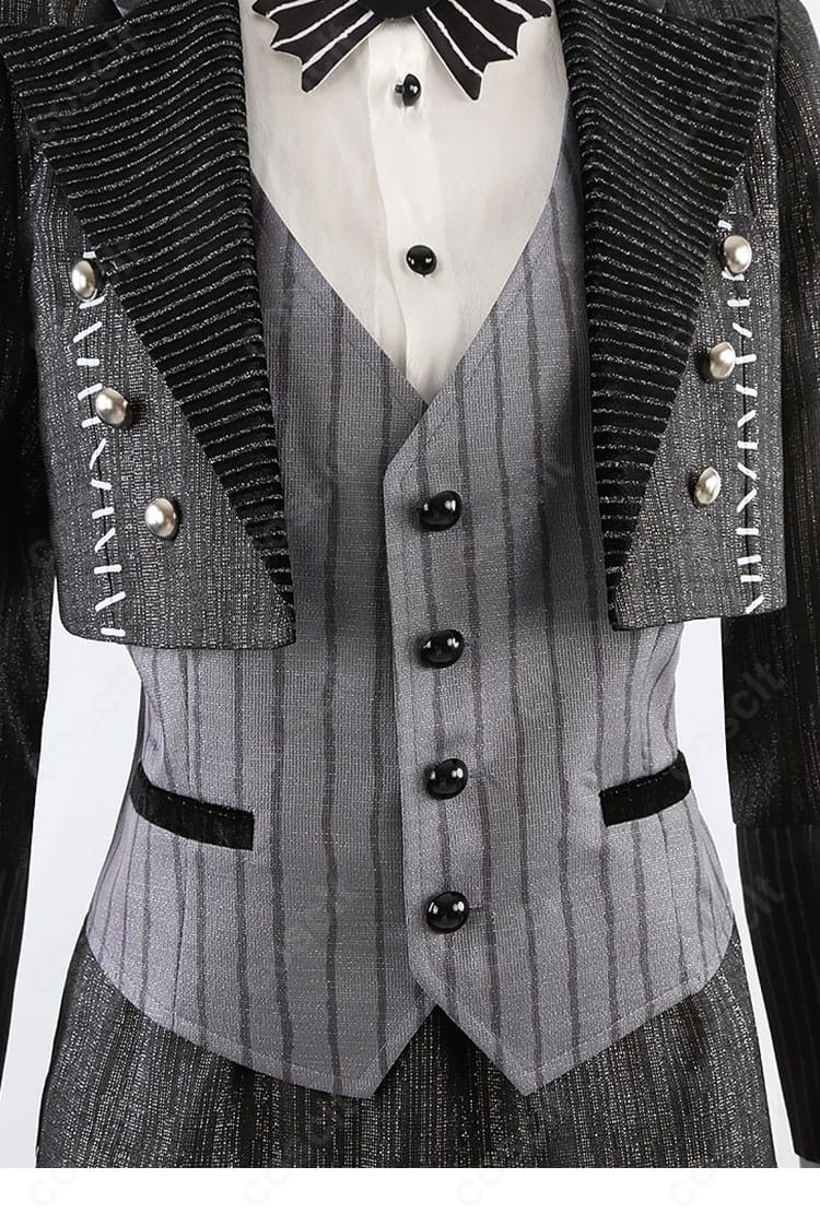 門襟部分の近接写真。縁取りとステッチの美しさが際立つデザイン。