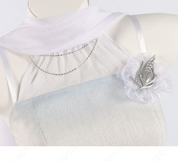 恋と深空・流れる雲 コスプレ衣装の胸元装飾ディテール。立体モチーフと縫製が確認できるアップ