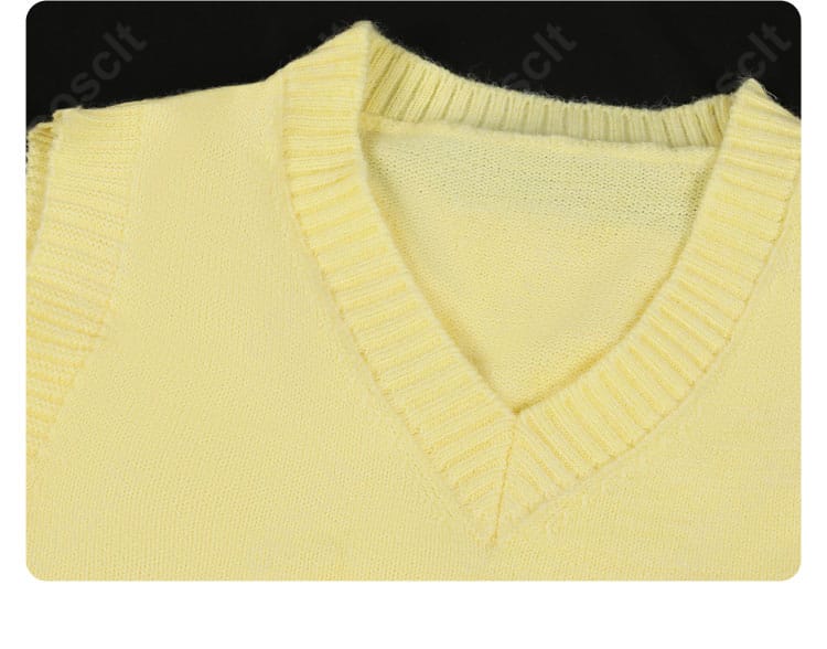 インナーセーター襟のディテール。重ね着によるレイヤー感と首元の収まり。