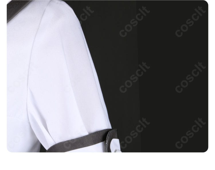 肩から袖にかけての装飾詳細。ショルダーラインとステッチの補強を確認できる画像。