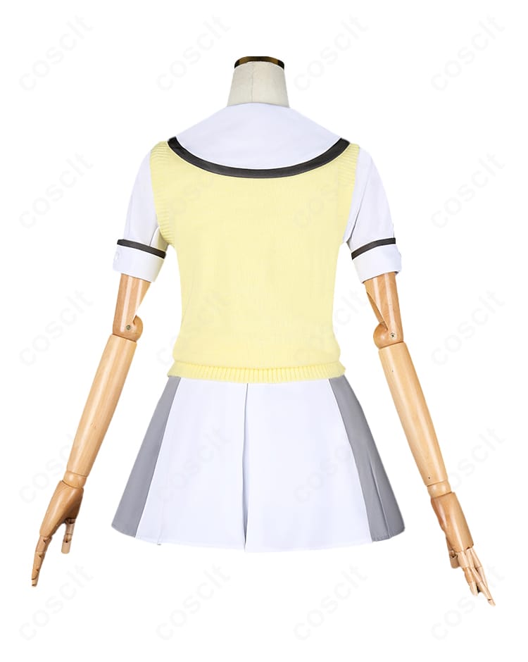 紬ヴェンダース衣装の背面ディテール。ベストの丈感とスカートの広がりを確認できる背面図。