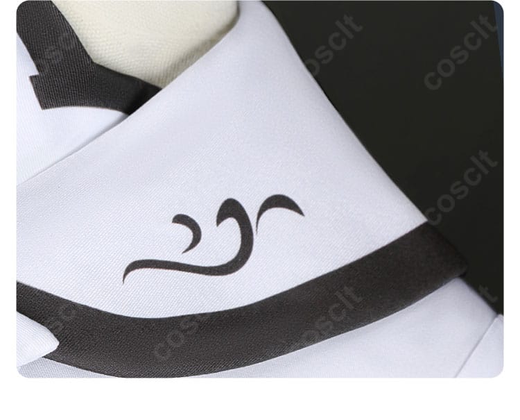 衣領装飾の詳細。襟の形状と端処理、配色のコントラストを示すクローズアップ。