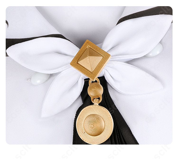 襟元の装飾アップ。紬ヴェンダースのイメージに合わせた襟ラインとステッチの仕上げ。